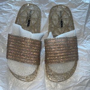 Fashion Nova Women’s Slides (Clear w/ Rhinestones)- BRAND NEW!!!